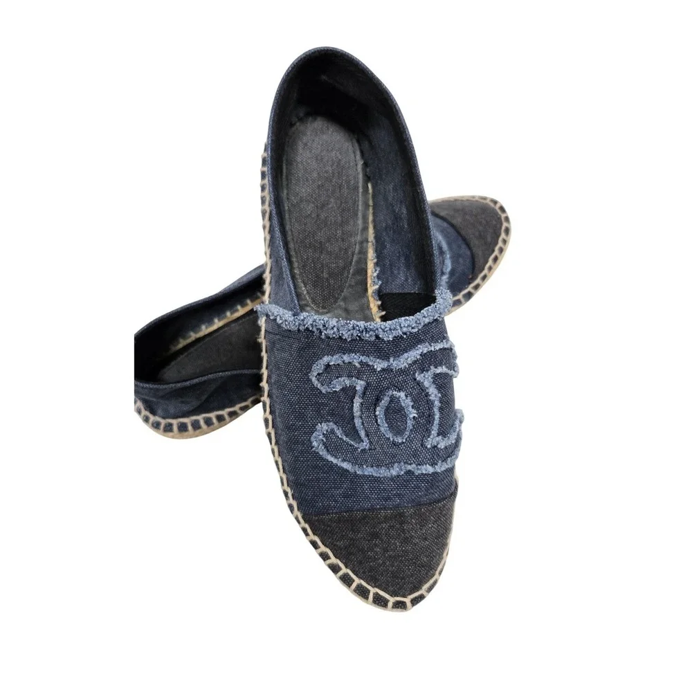 Chanel CC Logo Denim Espadrilles Blue Black Frayed Canvas Flats Size 39 US 7.5-8